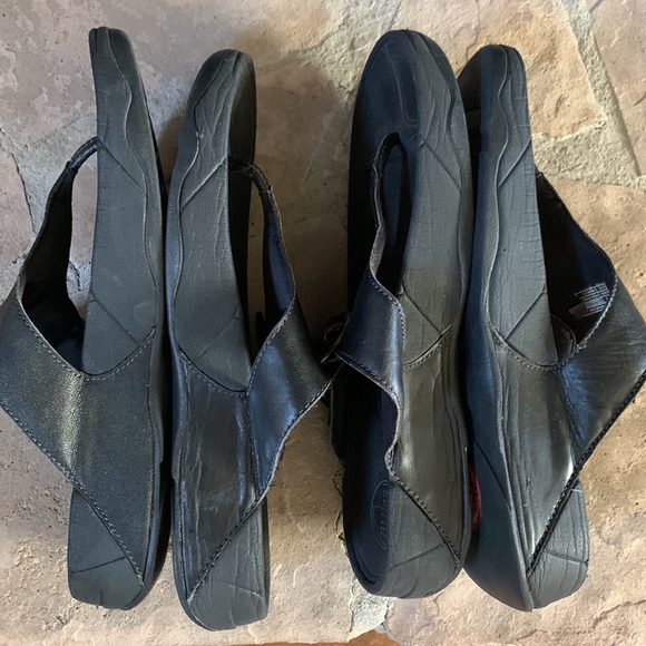 FitFlop micro Wobbleboard Shoe with Leather thong and silver colored buckle - Picture 4 of 6